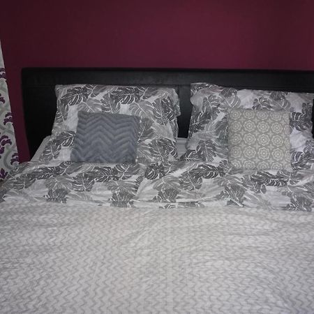Edes Otthon Apartman Gyula Bagian luar foto