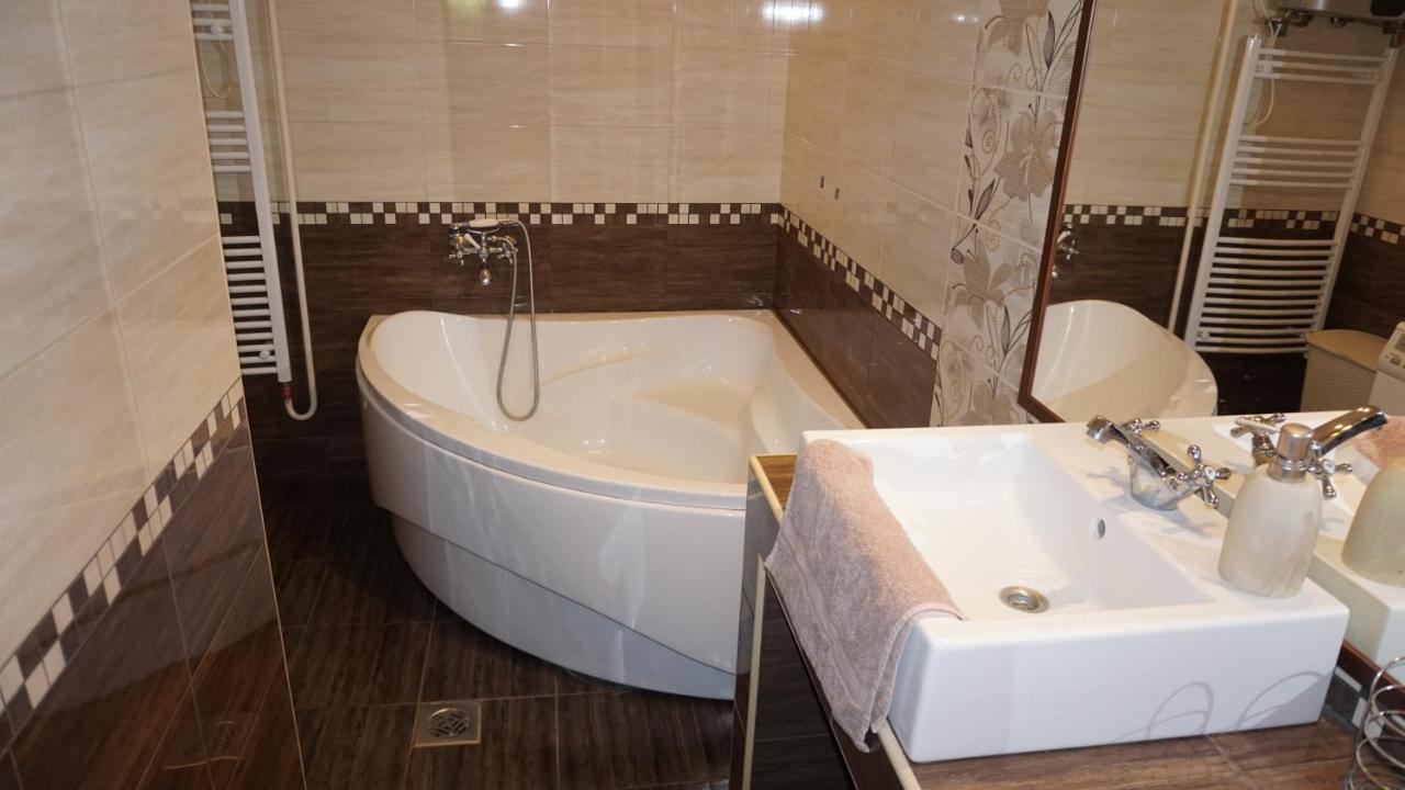 Edes Otthon Apartman Gyula Bagian luar foto
